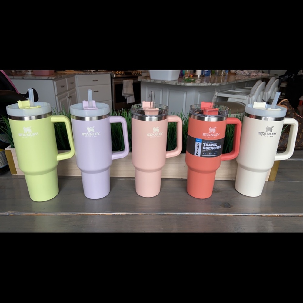 ONE Stanley 40oz Adventure Quencher Tumbler